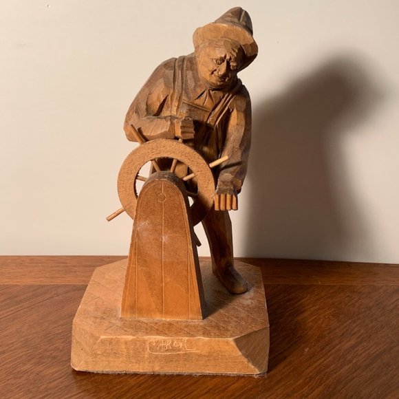 Quebec Caron carved wood carving, Man at ships wheel. 8" - Picture 7 of 7
